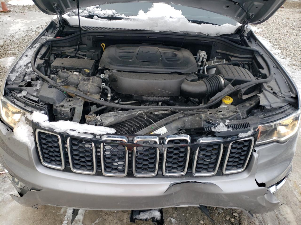 2020 Jeep Grand Cherokee - Image 12