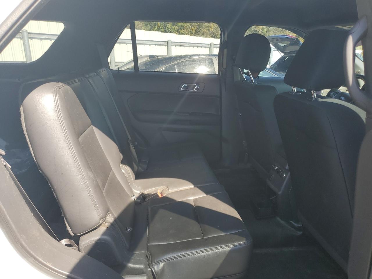 2015 Ford Explorer - Image 11