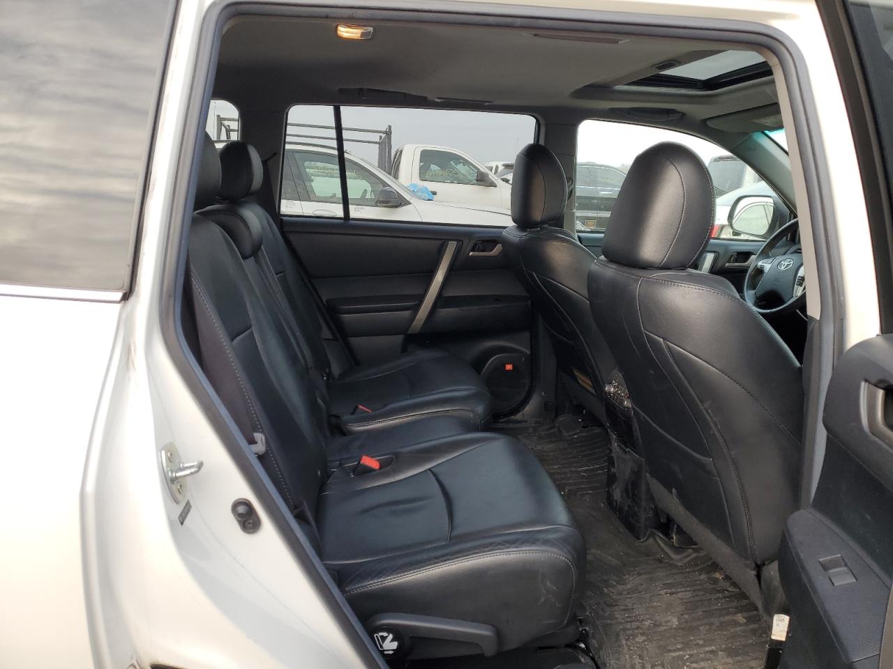 2011 Toyota Highlander - Image 10