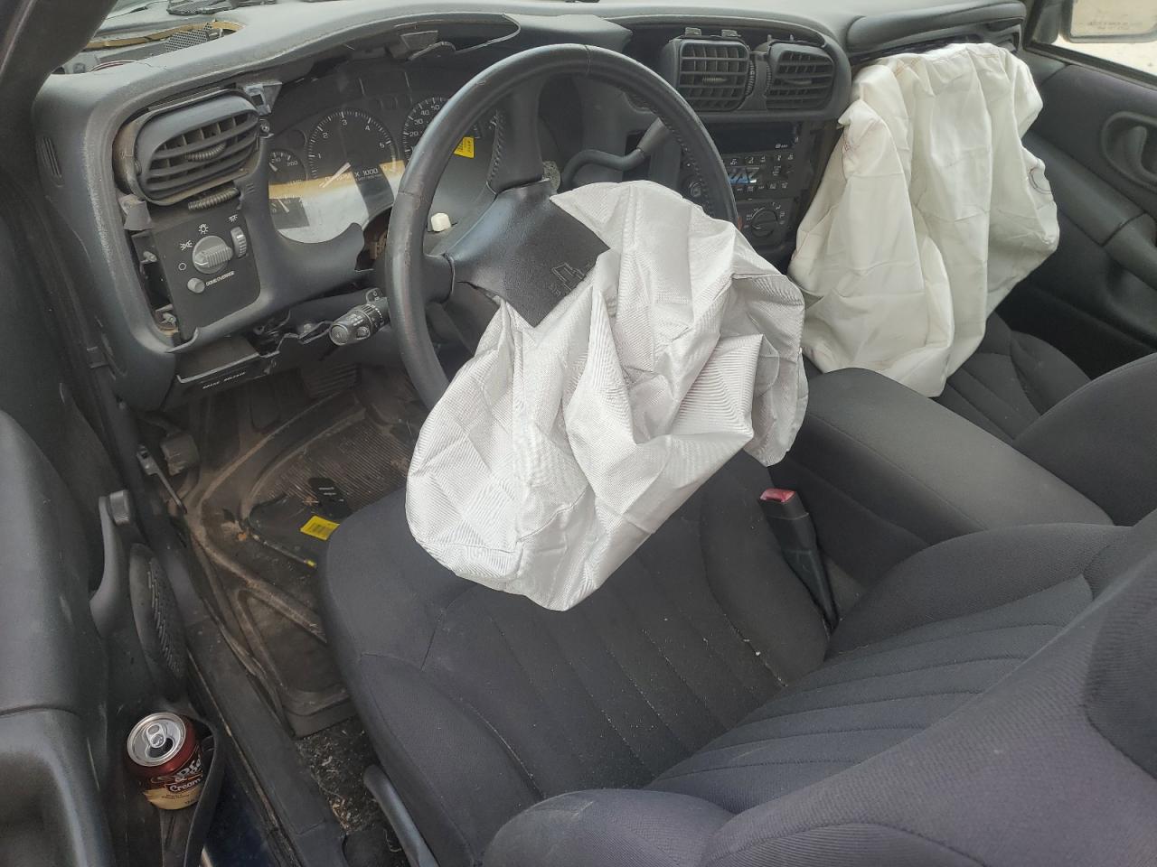 2003 Chevrolet S-10 Pickup - Image 8