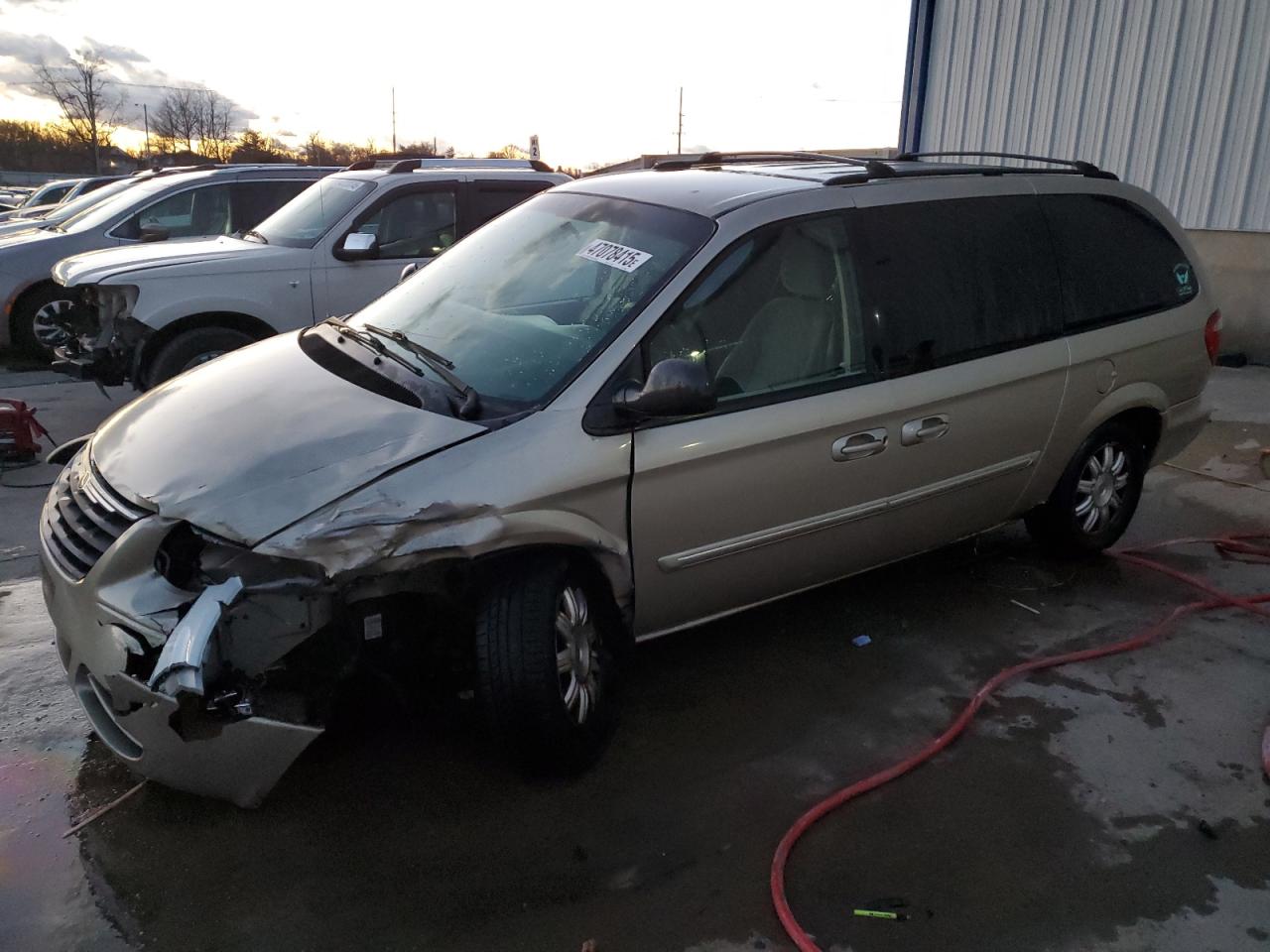 2006 Chrysler Town & Country Touring იყიდება Lawrenceburg-ში, KY - Front End