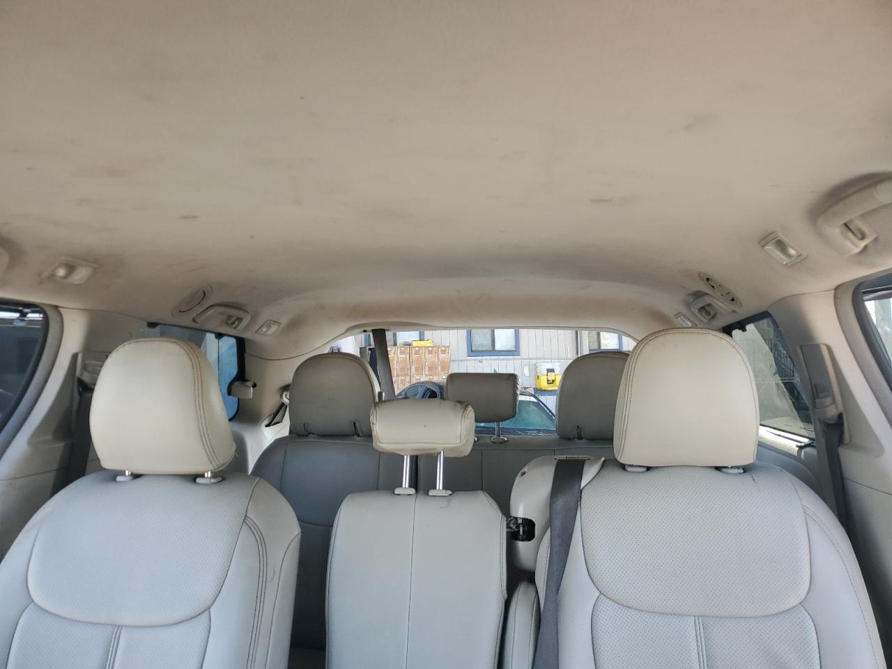 2012 Toyota Sienna - Image 10