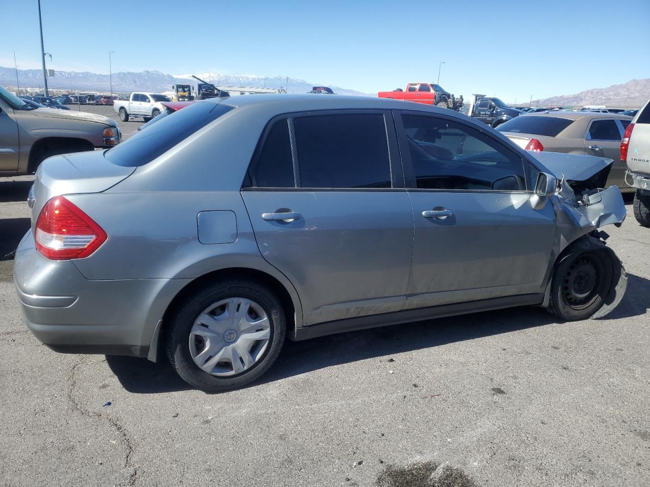 2010 Nissan Versa - Image 3