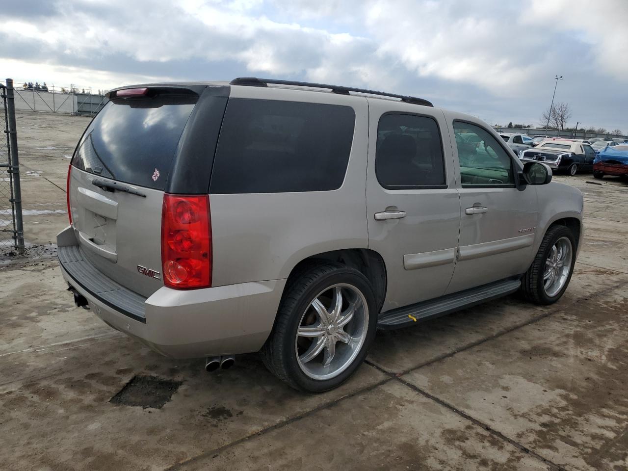 2007 GMC Yukon - Image 3