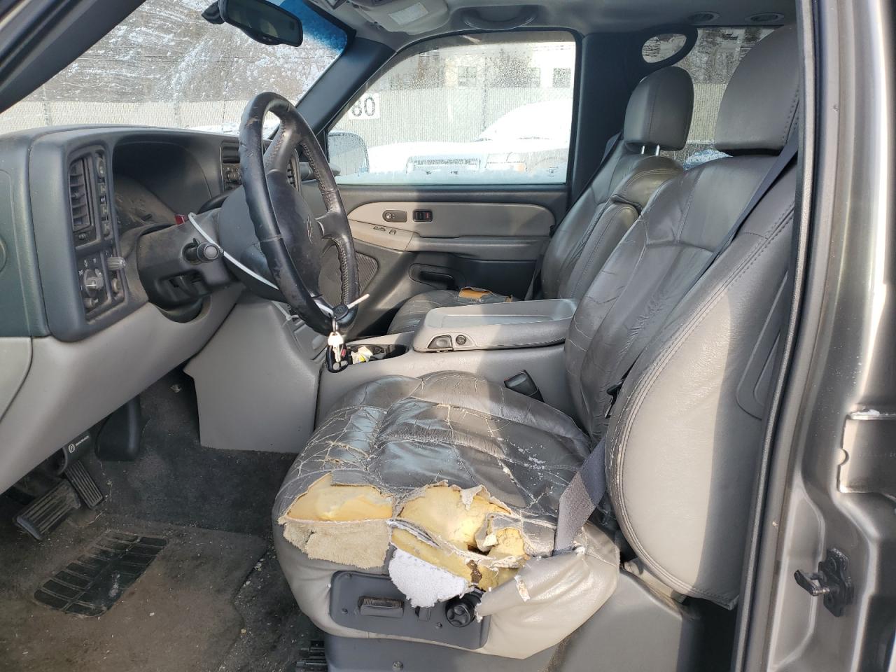 2001 Chevrolet Suburban - Image 7