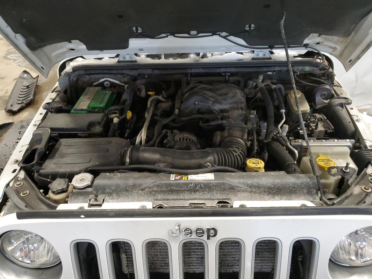 2016 Jeep Wrangler - Image 12