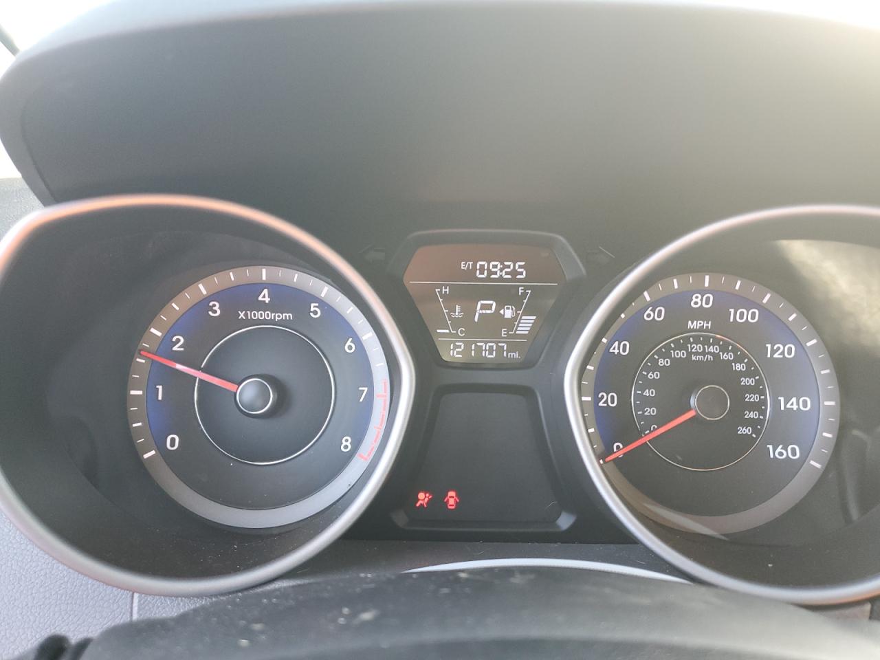 2014 Hyundai Elantra - Image 9