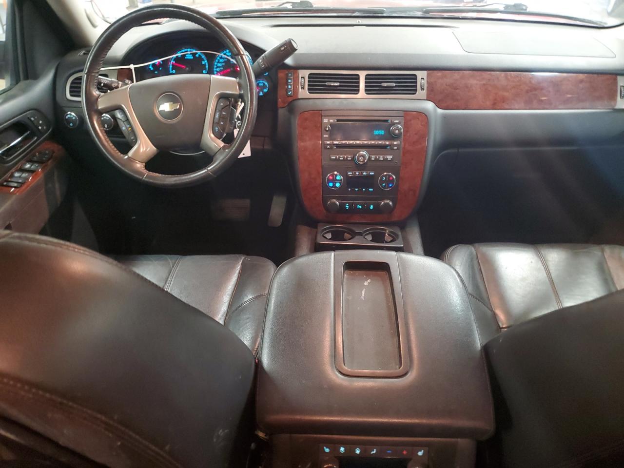 2014 Chevrolet Suburban - Image 8