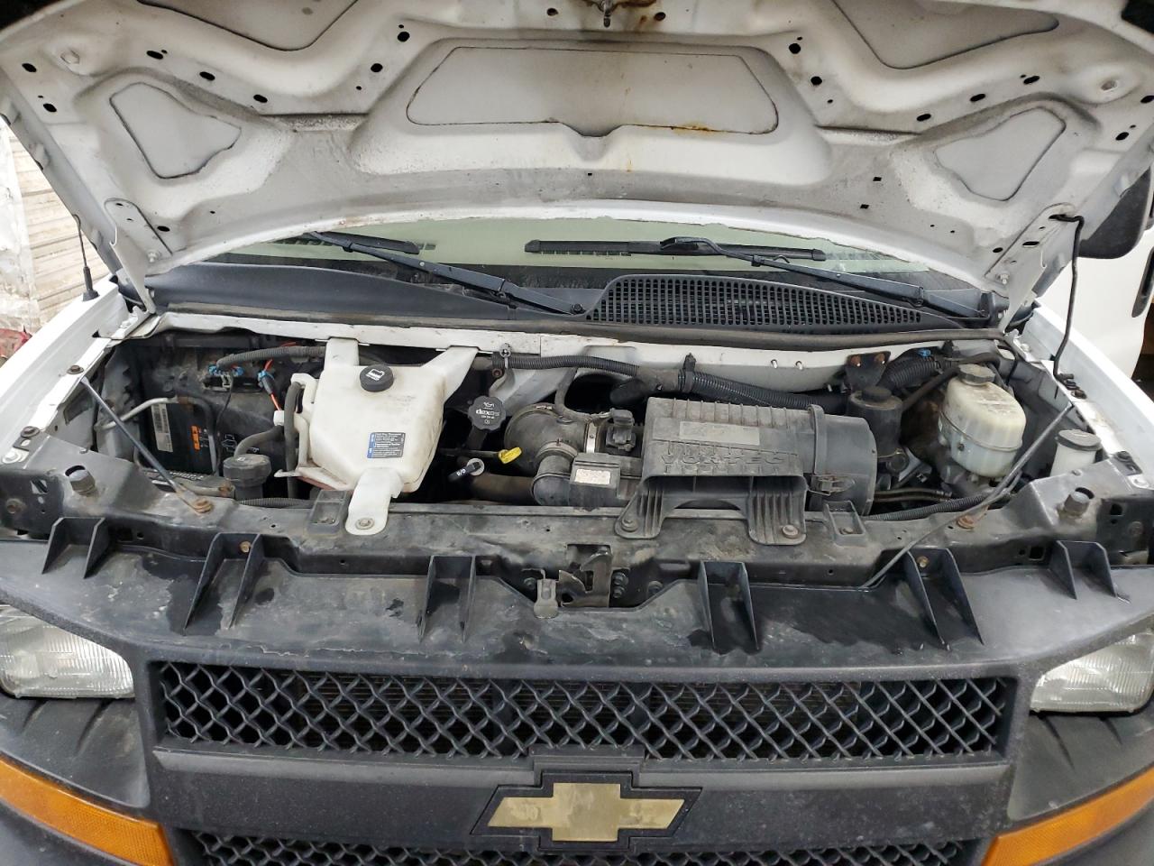 2016 Chevrolet Express - Image 12