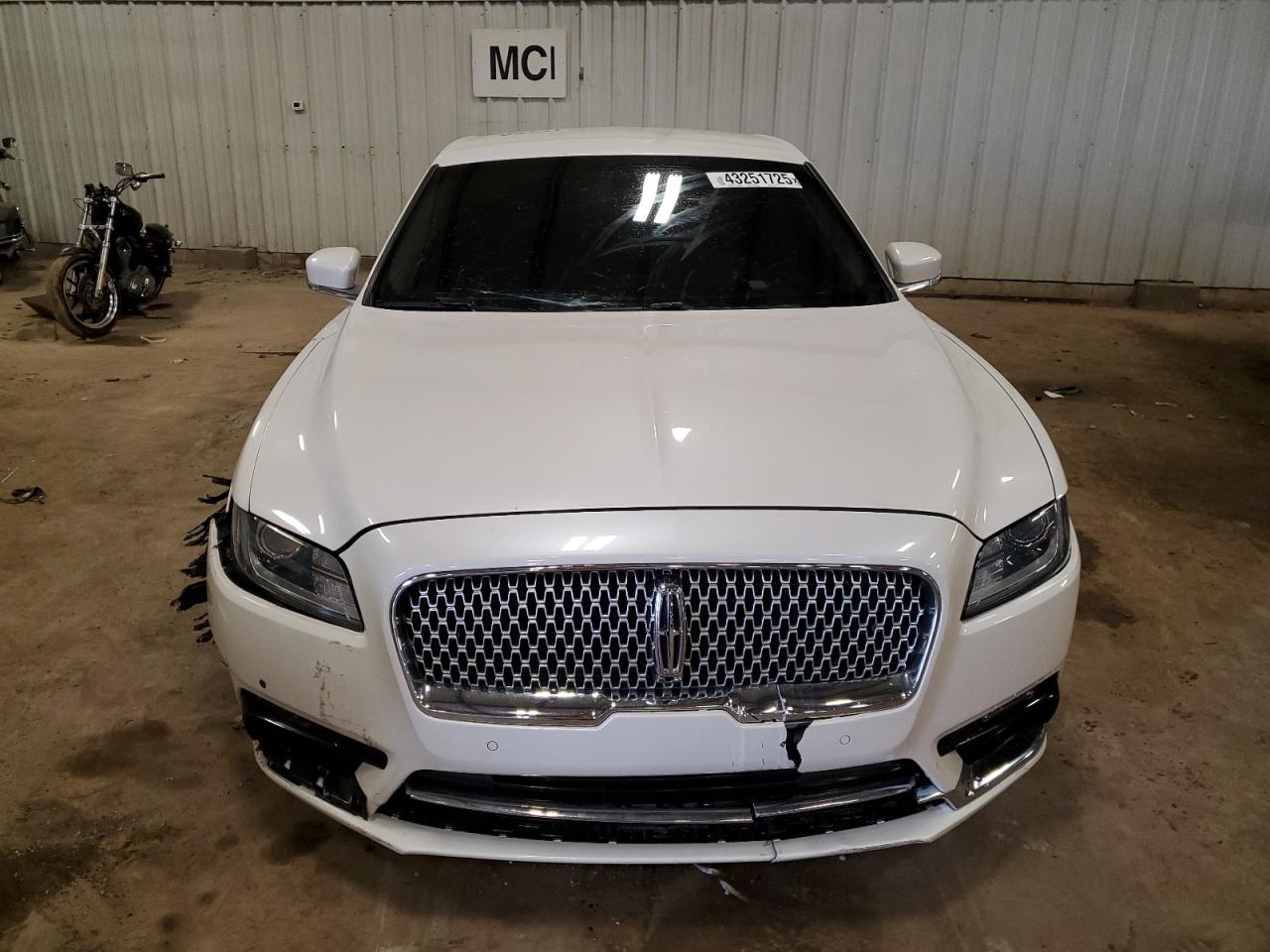 2017 Lincoln Continental - Image 5