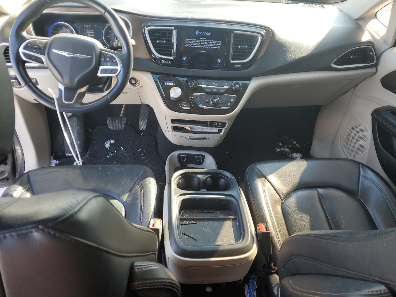2017 Chrysler Pacifica - Image 8
