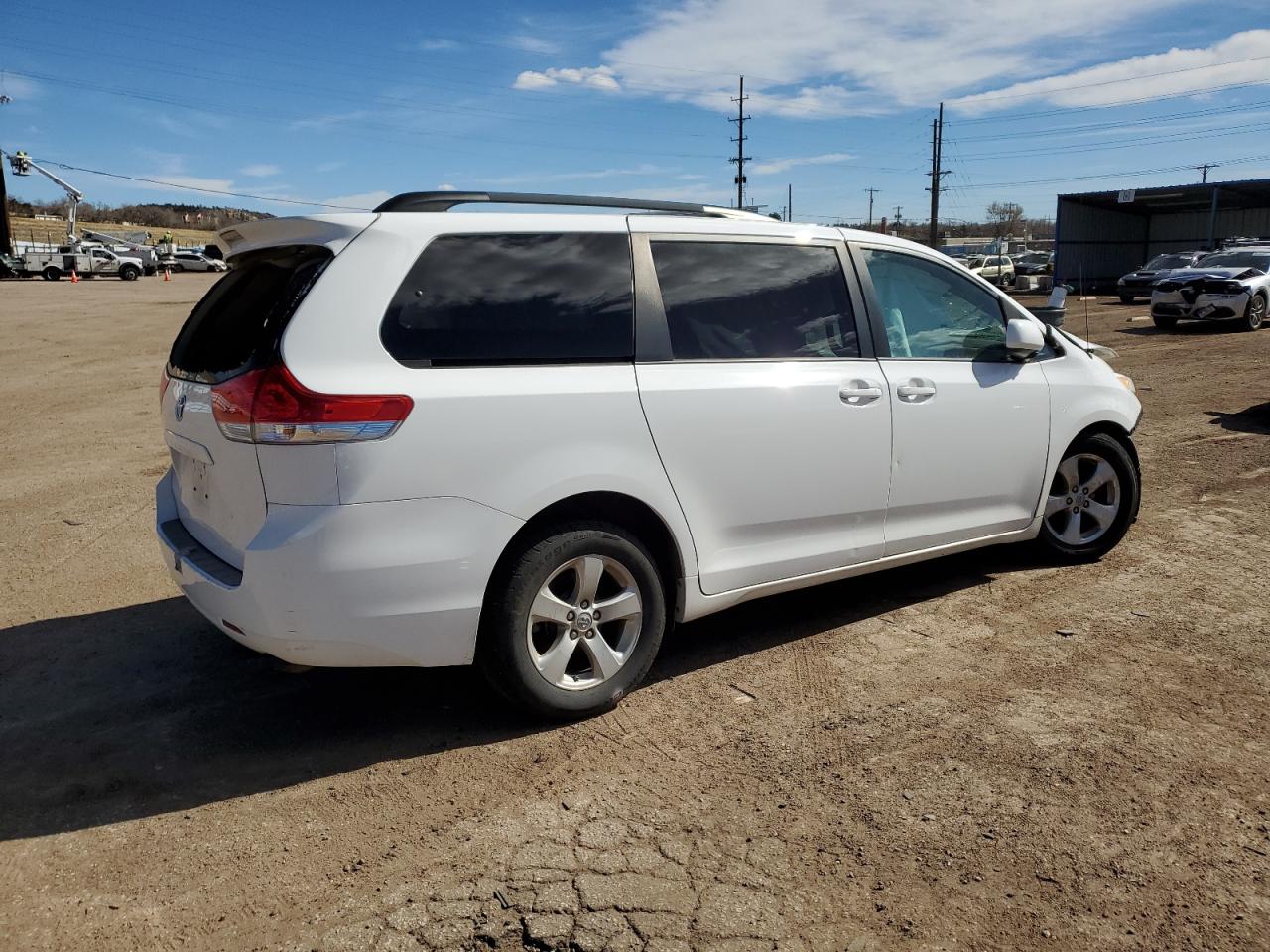 2014 Toyota Sienna - Image 3