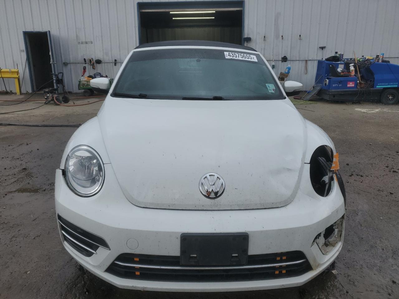 2018 Volkswagen Beetle - Image 5
