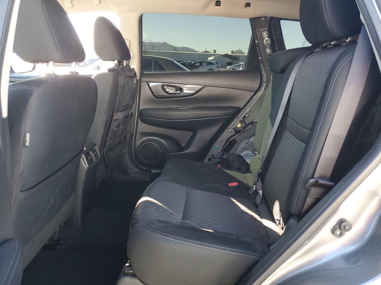 2017 Nissan Rogue - Image 10