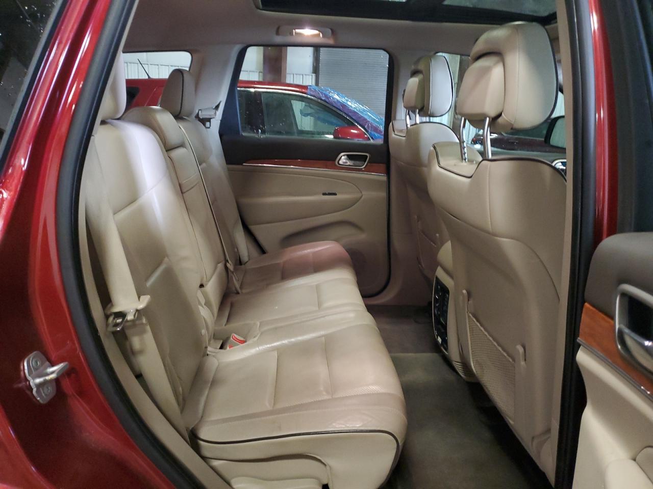 2012 Jeep Grand Cherokee - Image 11