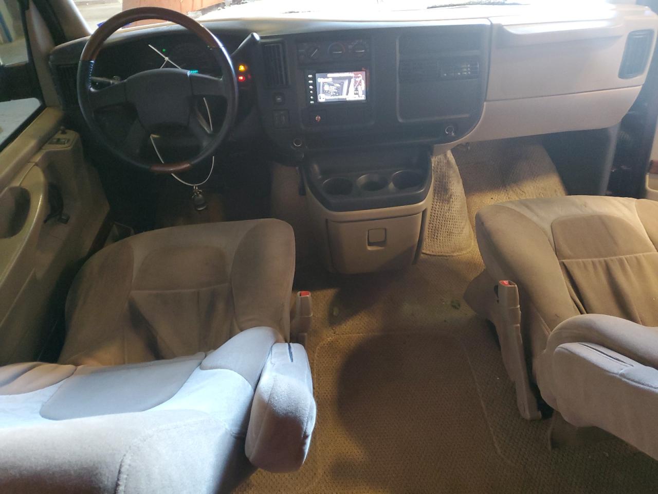 2005 Chevrolet Express - Image 8