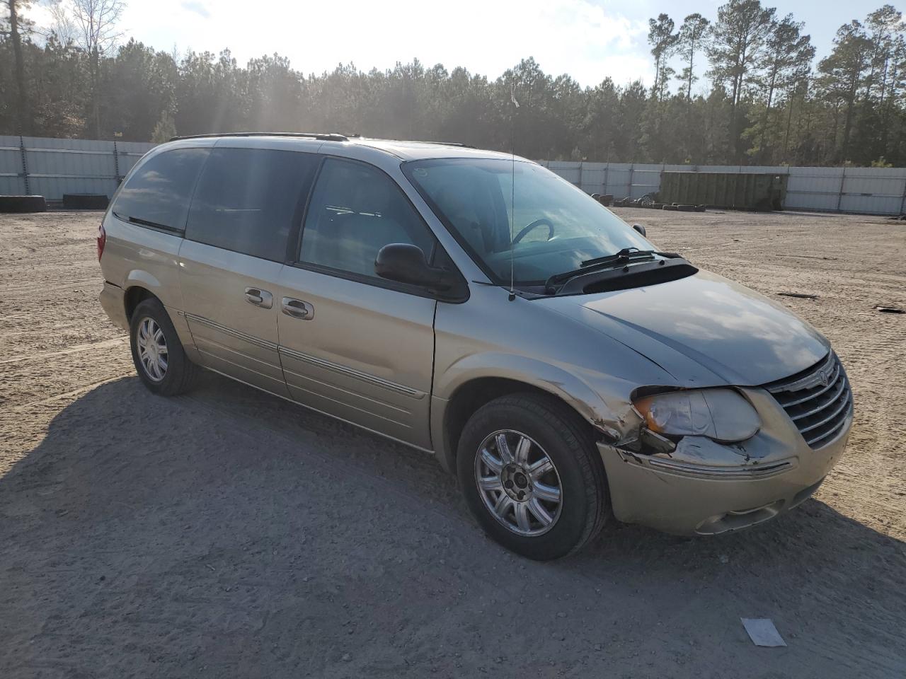 2005 Chrysler Town & Country - Image 4