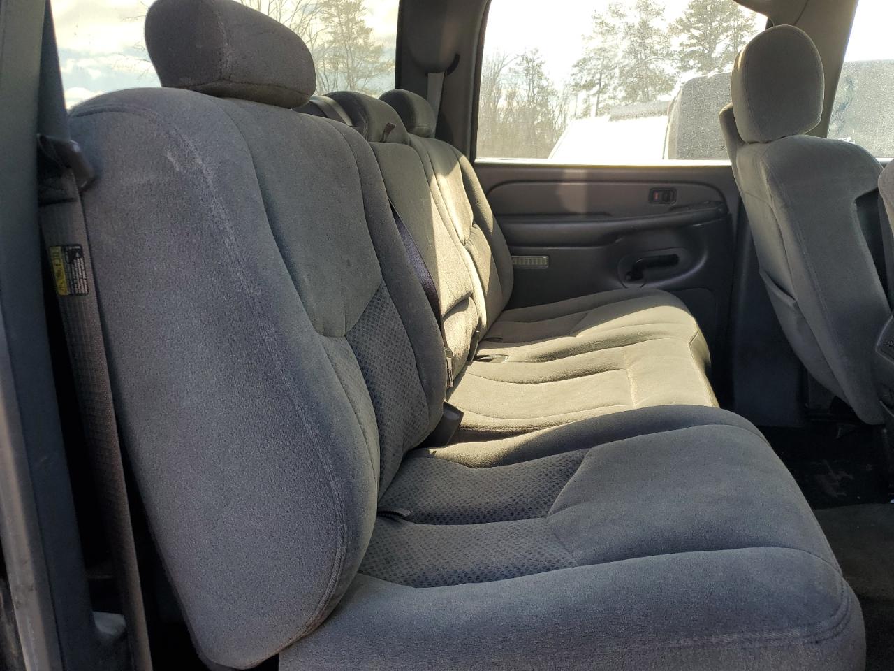 2004 Chevrolet Silverado - Image 10