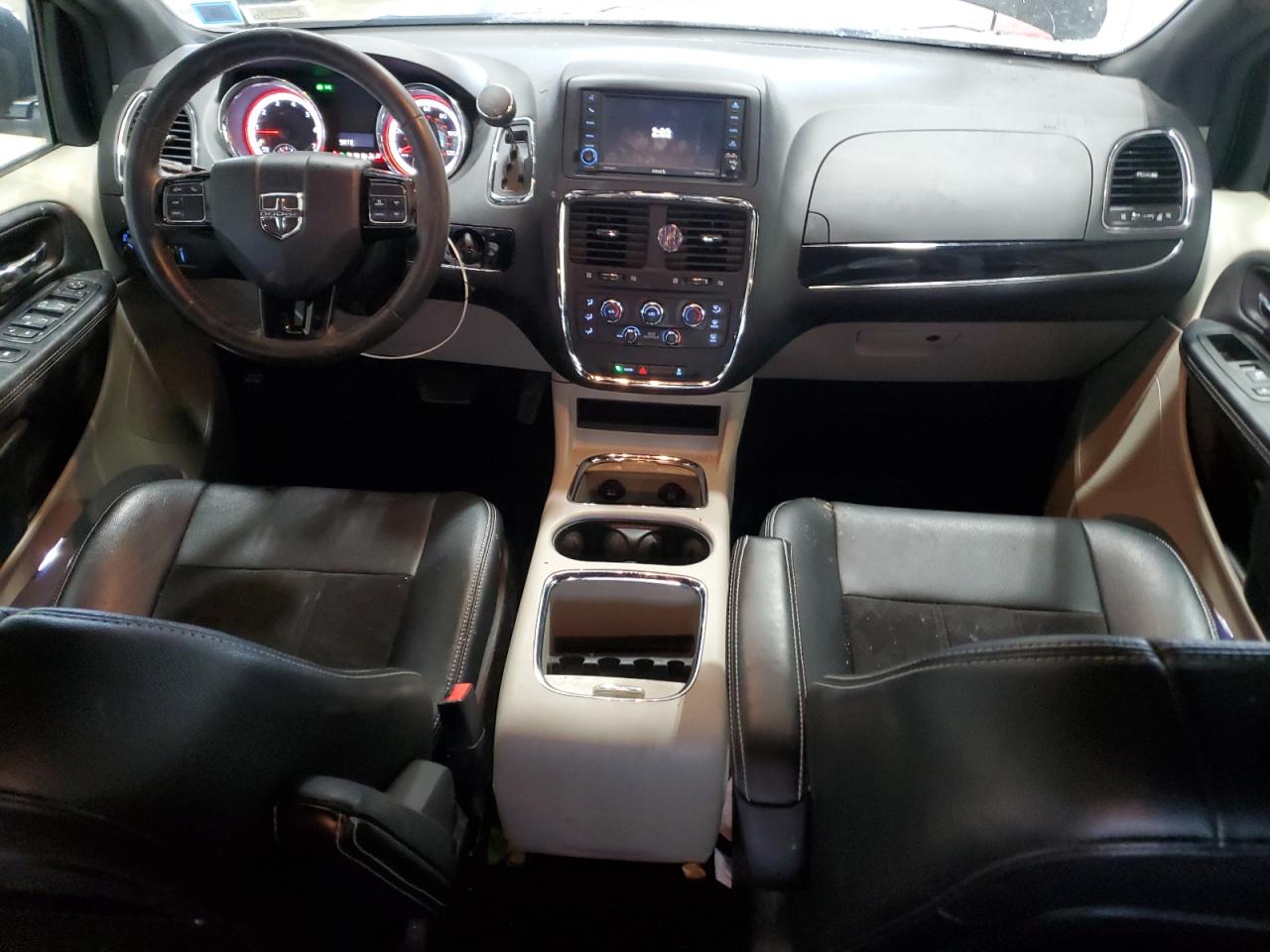 2019 Dodge Caravan - Image 8