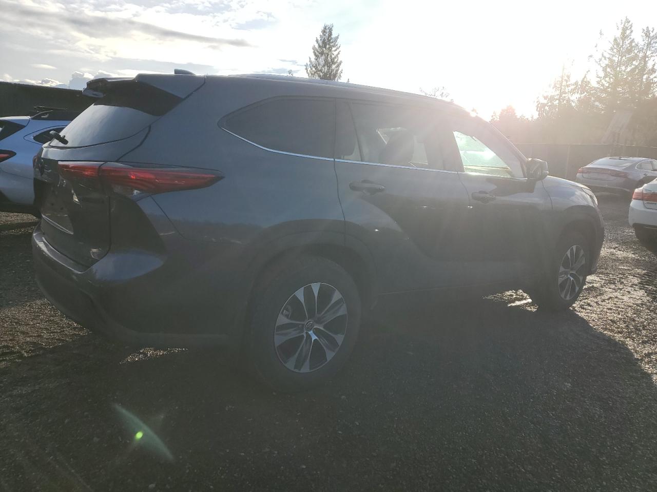2022 Toyota Highlander - Image 3