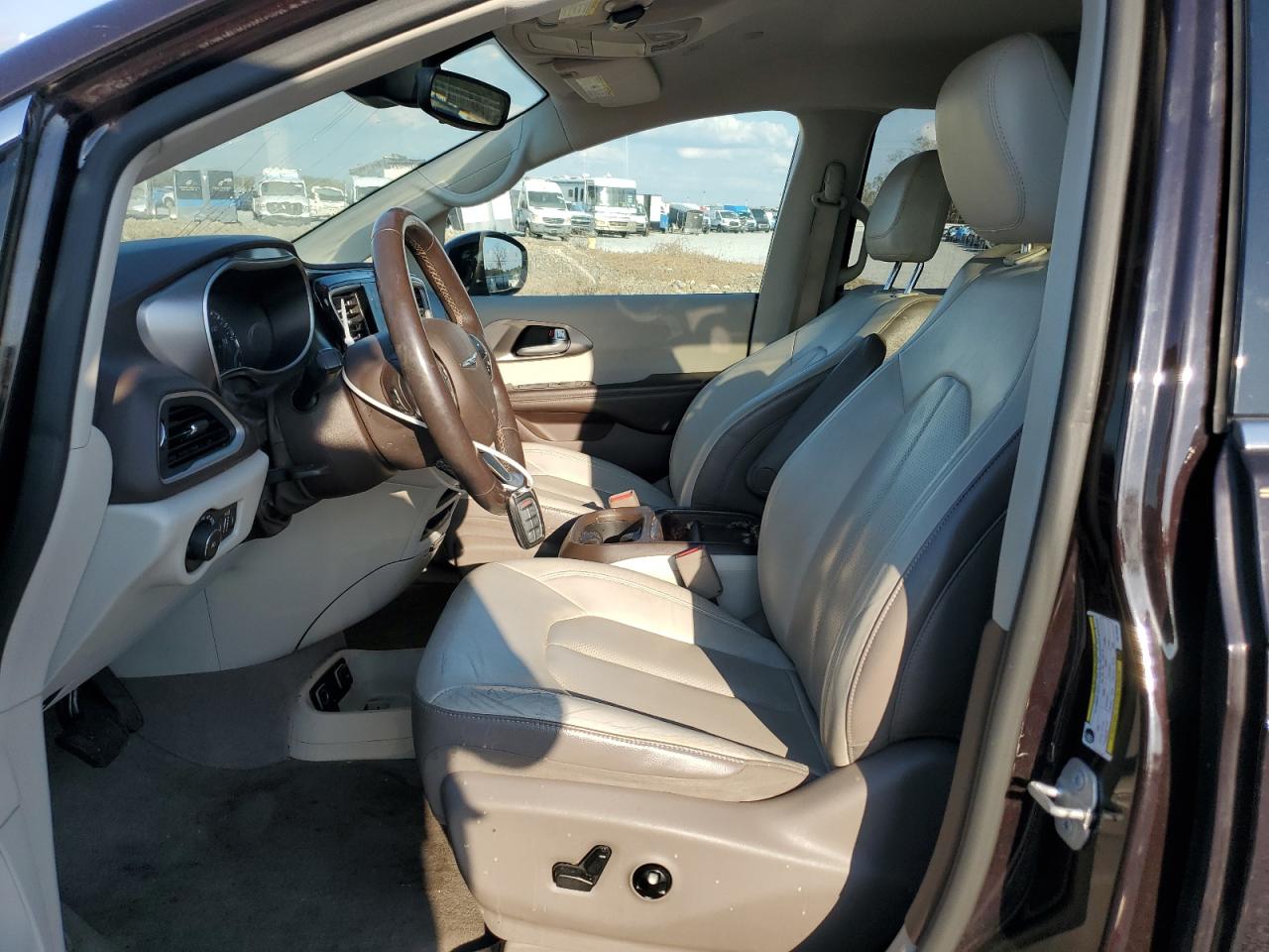 2018 Chrysler Pacifica - Image 7