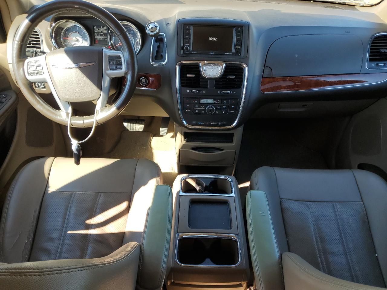 2014 Chrysler Town & Country - Image 8