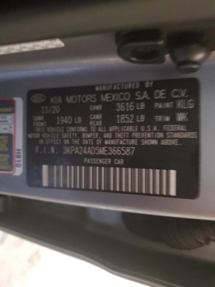 2021 Kia Rio - Image 12