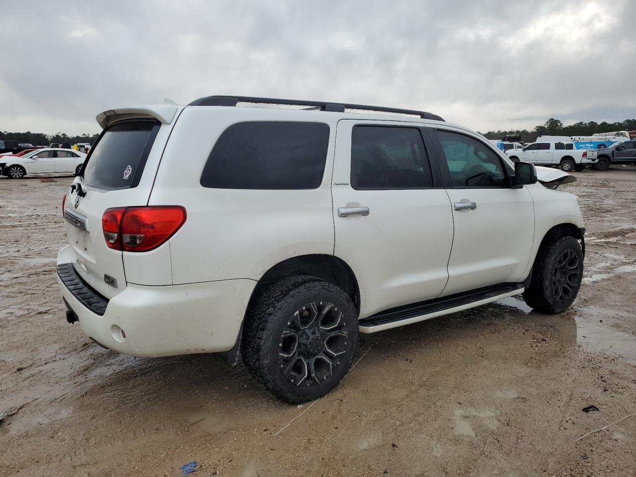 2015 Toyota Sequoia - Image 3