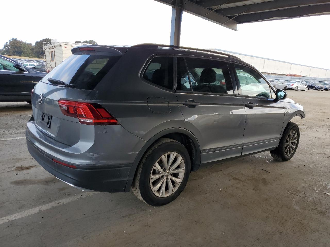2019 Volkswagen Tiguan - Image 3