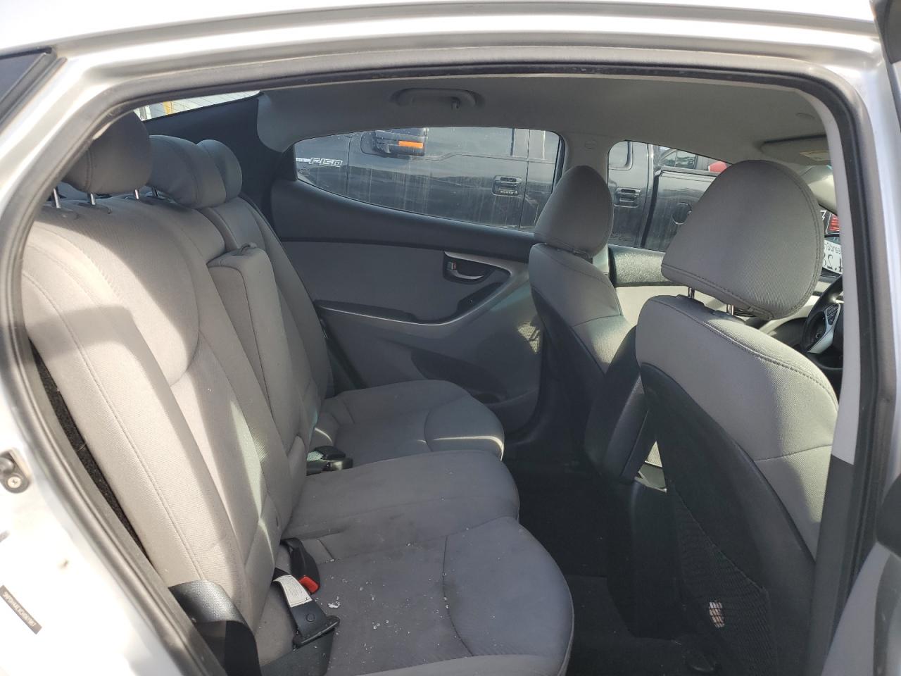2012 Hyundai Elantra - Image 10
