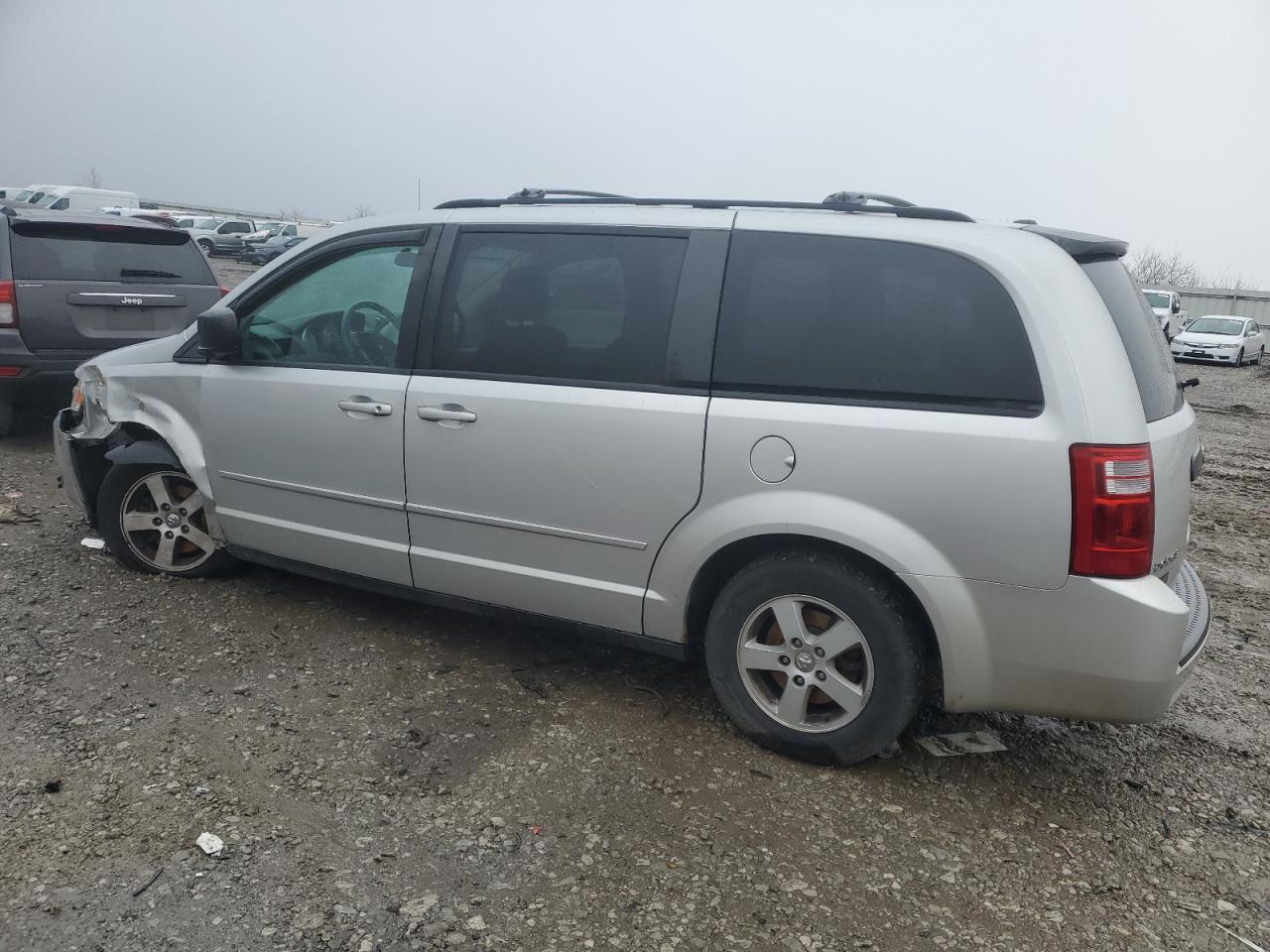 2010 Dodge Caravan - Image 2
