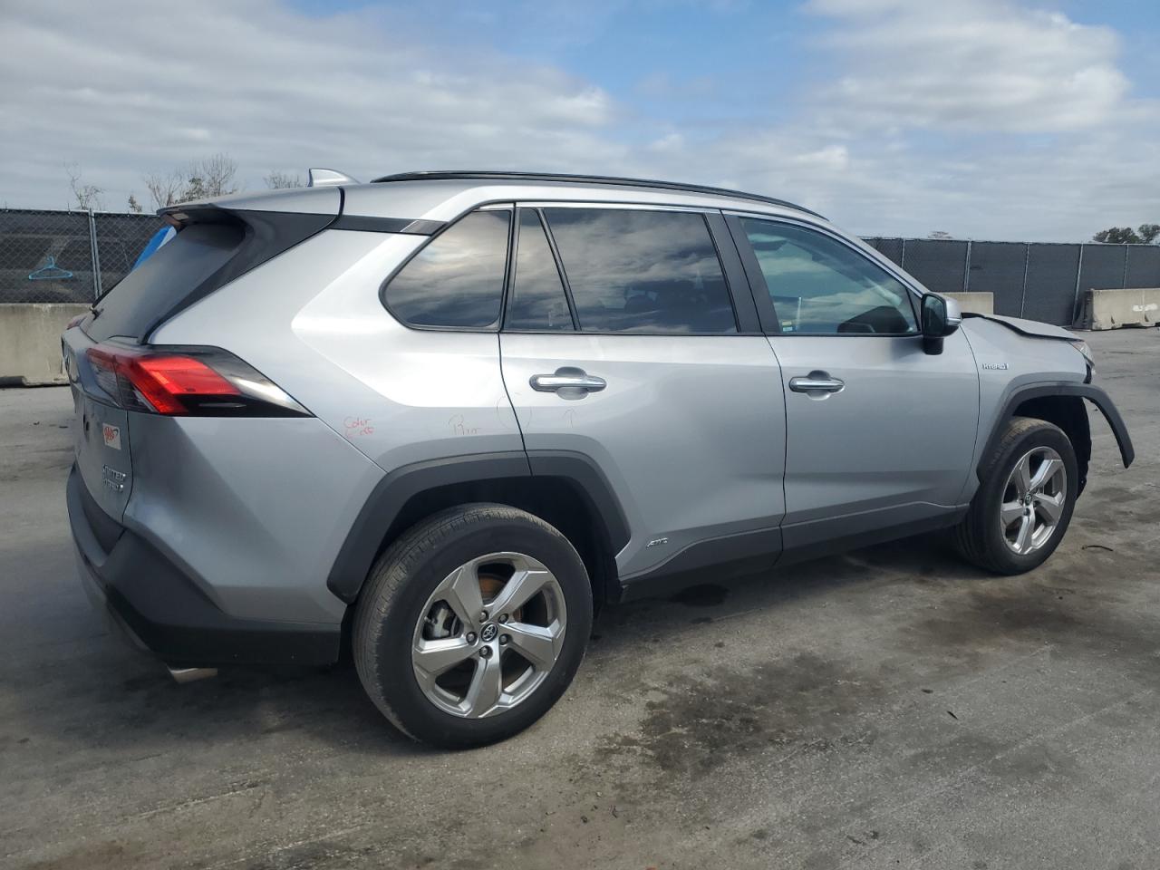 2019 Toyota RAV 4 - Image 3