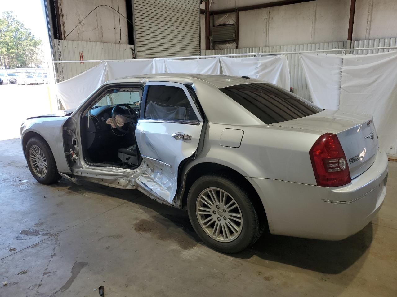 2010 Chrysler 300 - Image 2