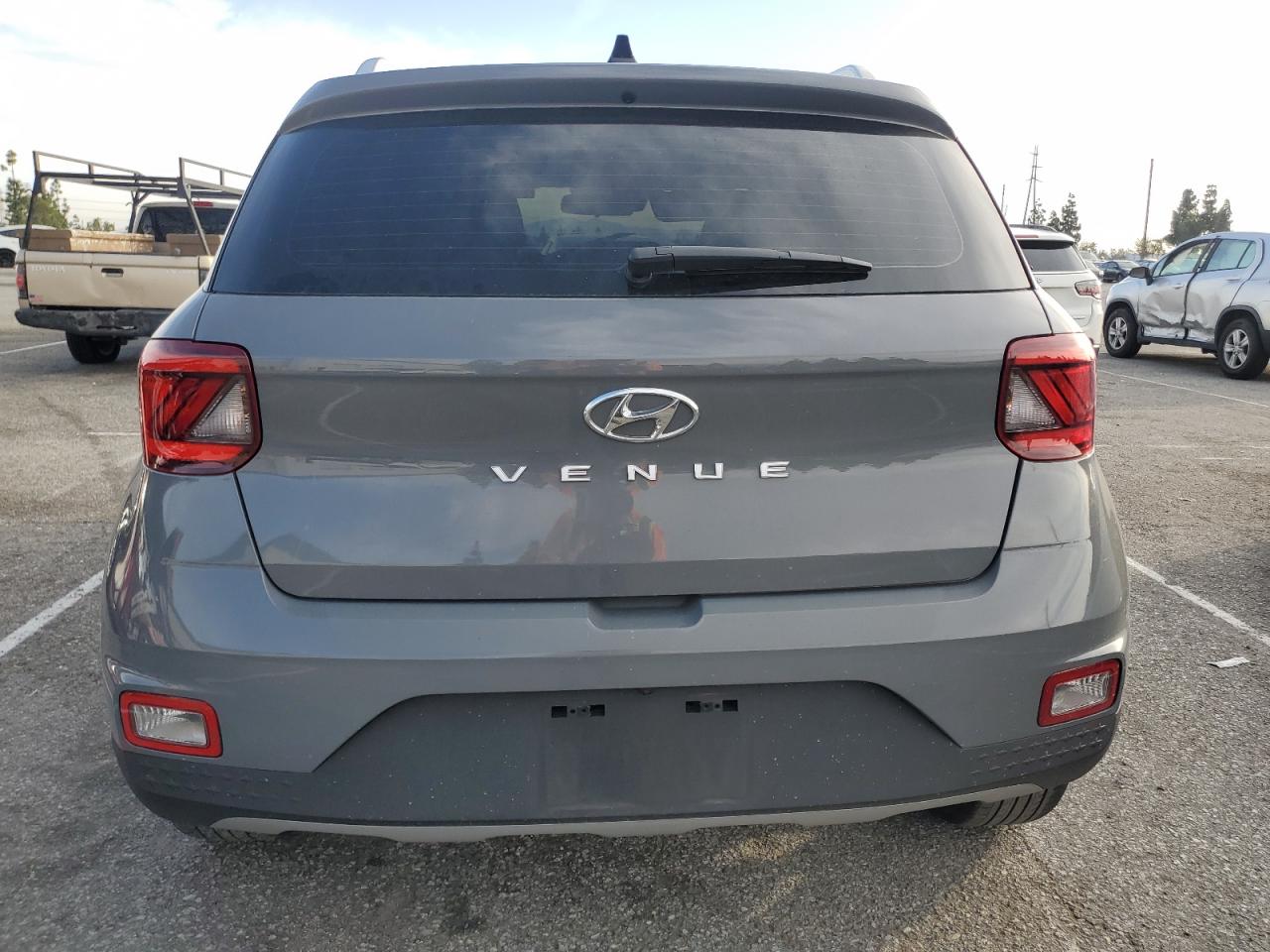 2022 Hyundai Venue - Image 6