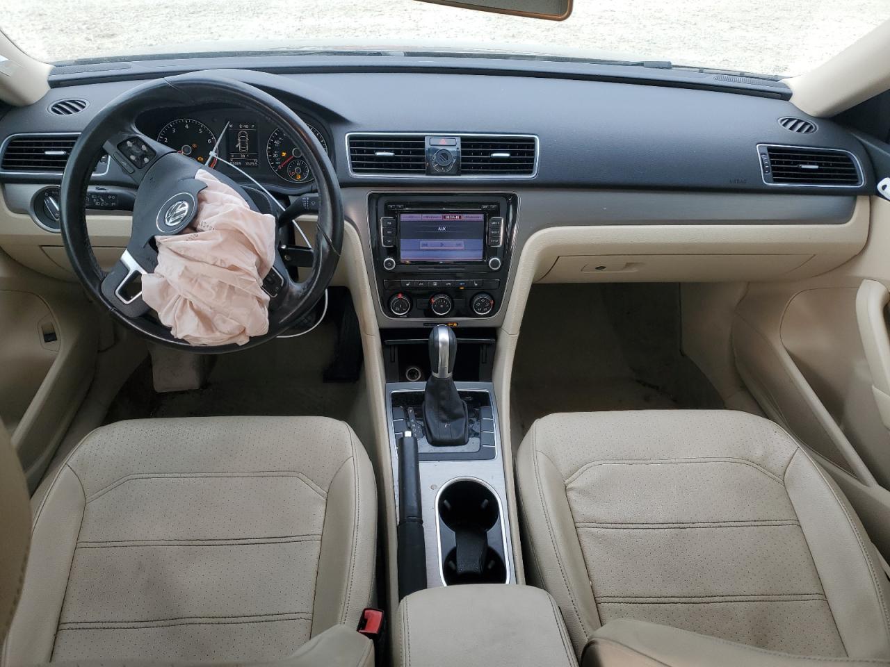2015 Volkswagen Passat - Image 8