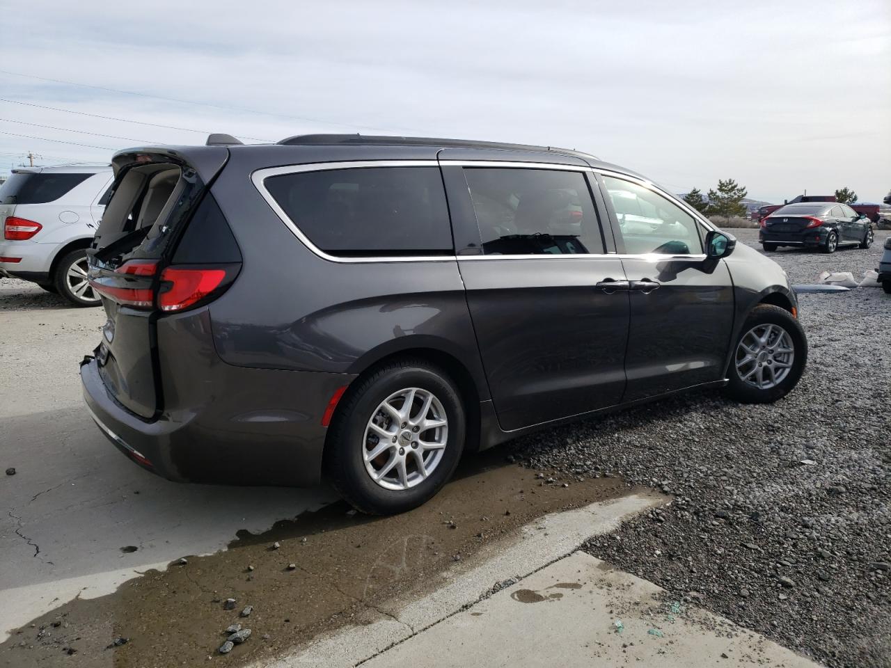 2022 Chrysler Pacifica - Image 3