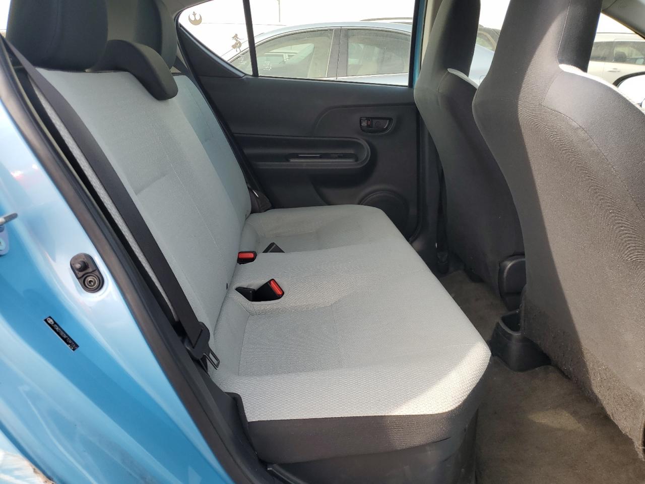 2015 Toyota Prius - Image 10