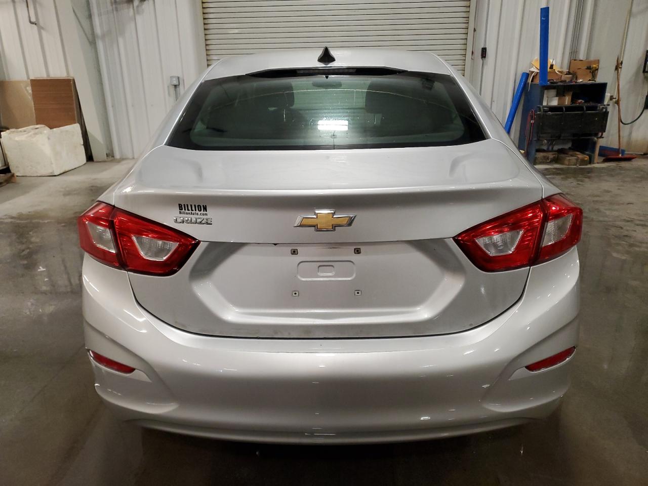 2018 Chevrolet Cruze - Image 6