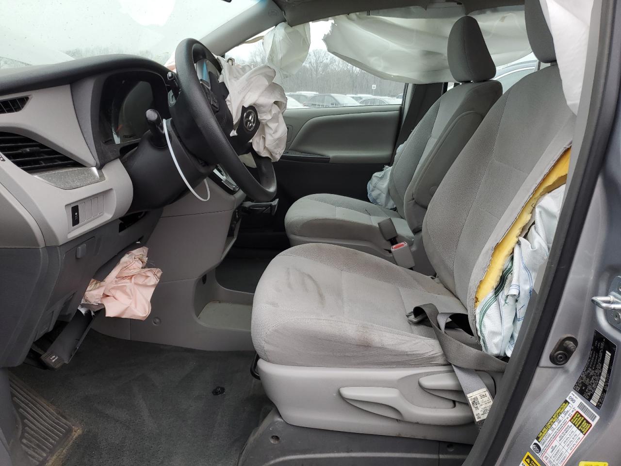 2017 Toyota Sienna - Image 7