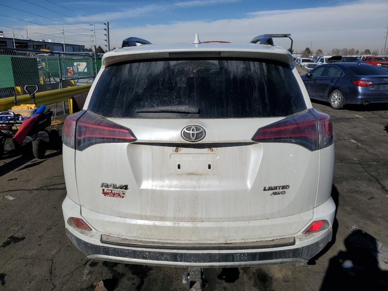 2017 Toyota RAV 4 - Image 6