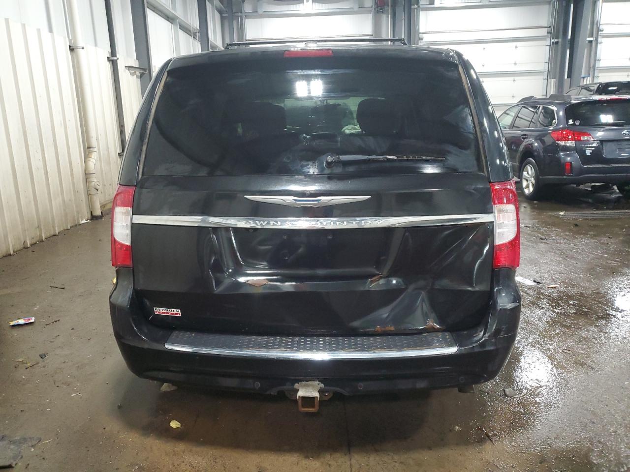 2014 Chrysler Town & Country - Image 6