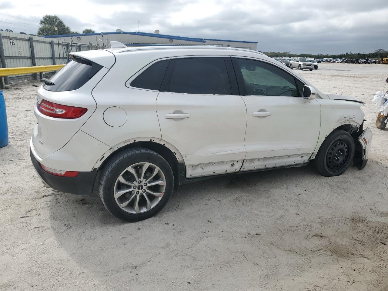 2017 Lincoln MKC - Image 3