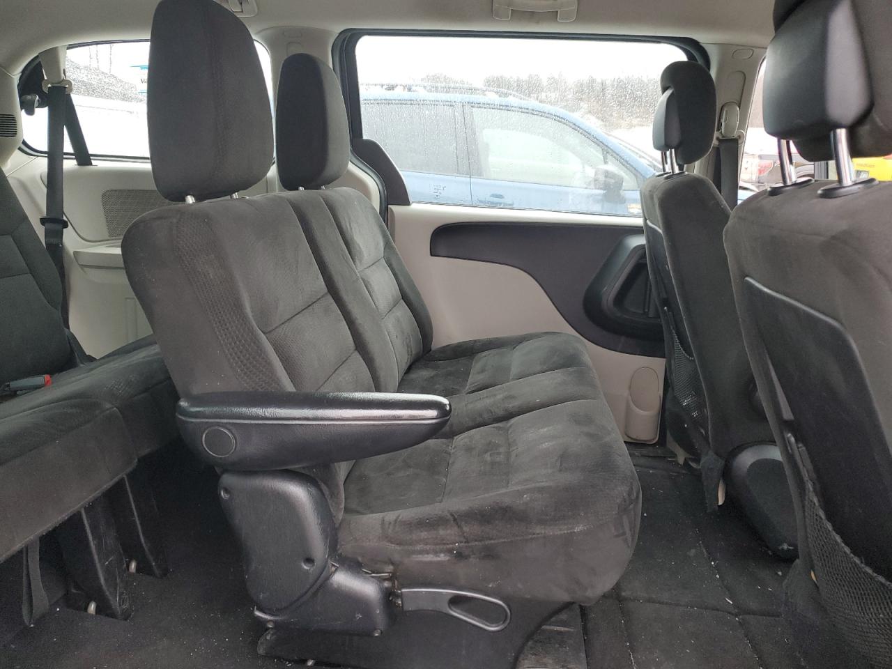 2016 Dodge Caravan - Image 11