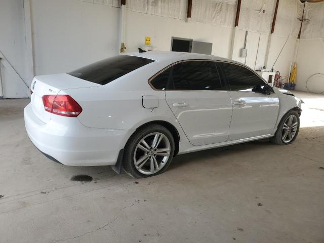 Sedans VOLKSWAGEN PASSAT 2014 Biały