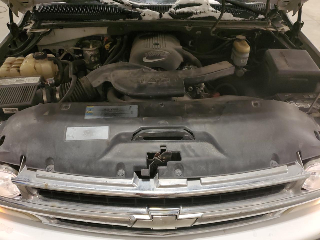 2002 Chevrolet Suburban - Image 12