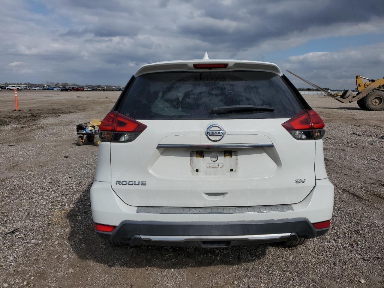 2017 Nissan Rogue - Image 6
