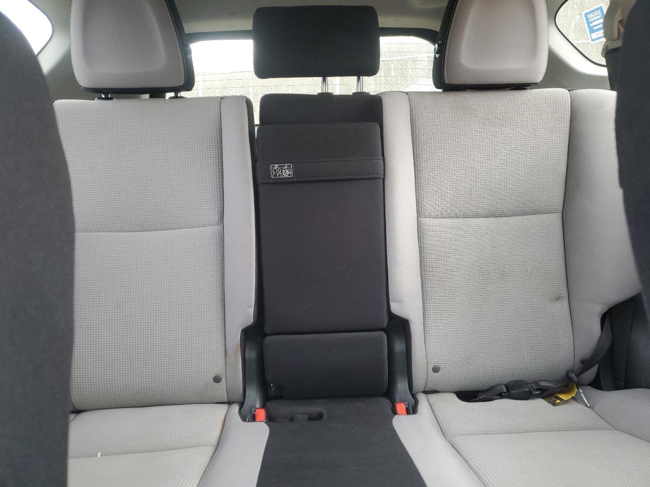2017 Toyota RAV 4 - Image 10