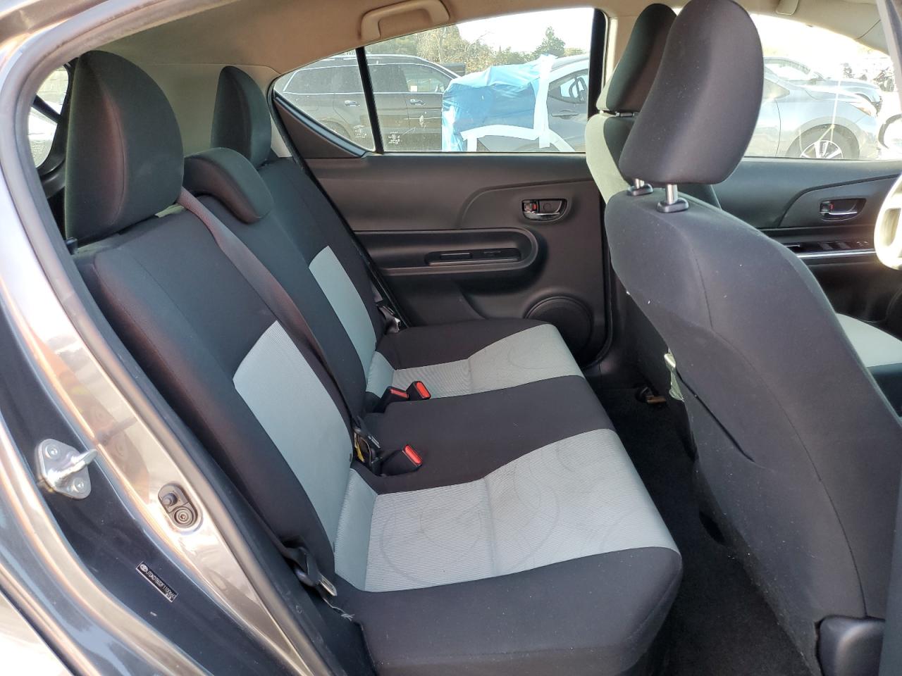 2015 Toyota Prius - Image 11