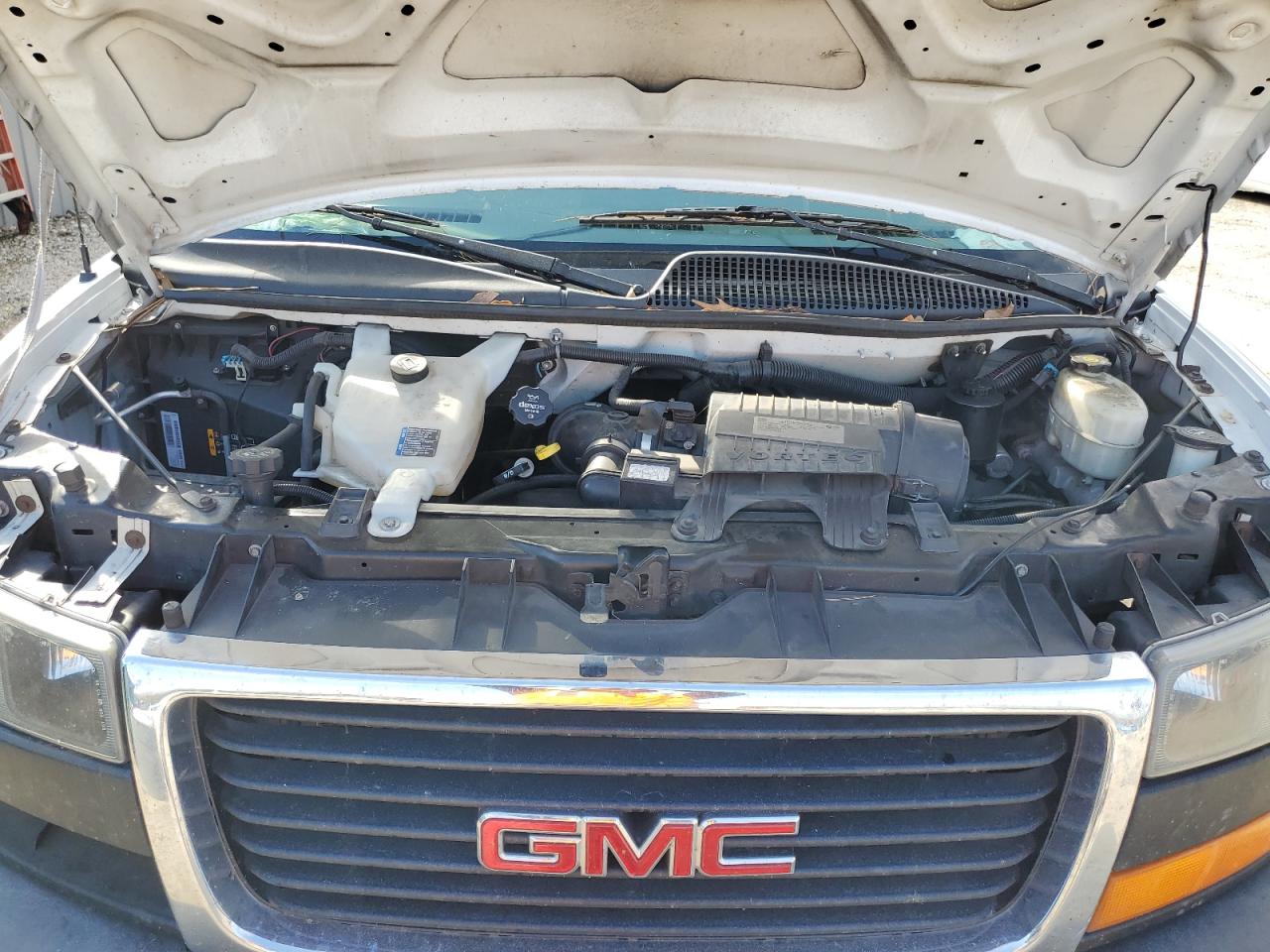 2016 GMC Savana - Image 12