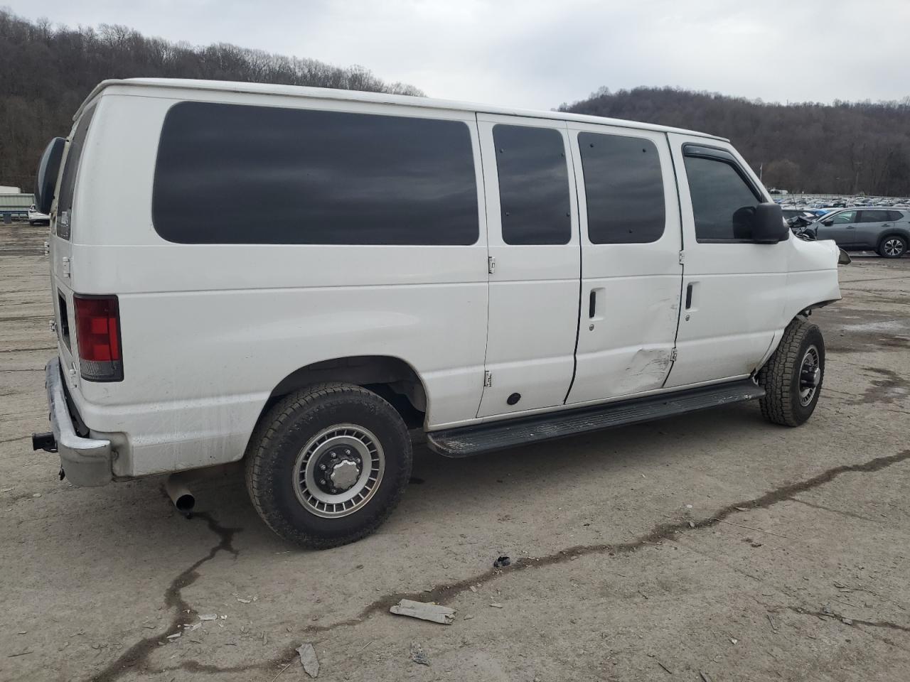 2008 Ford Econoline - Image 3